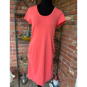 Old Navy Maternity Dress (Medium)